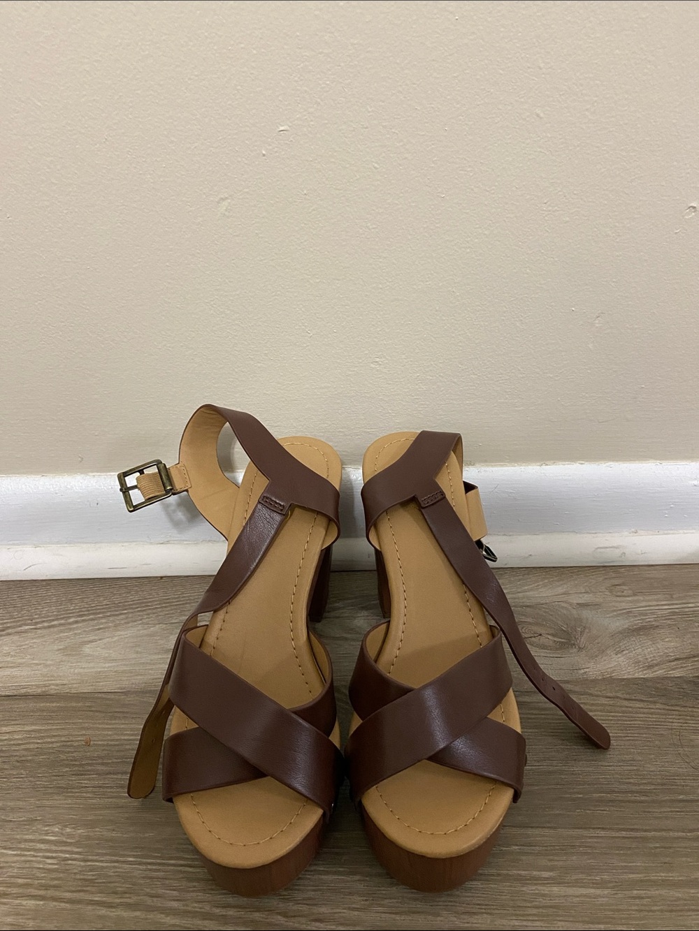 Women’s Brown Cross-Strap Platform Sandals with Ankle Buckle